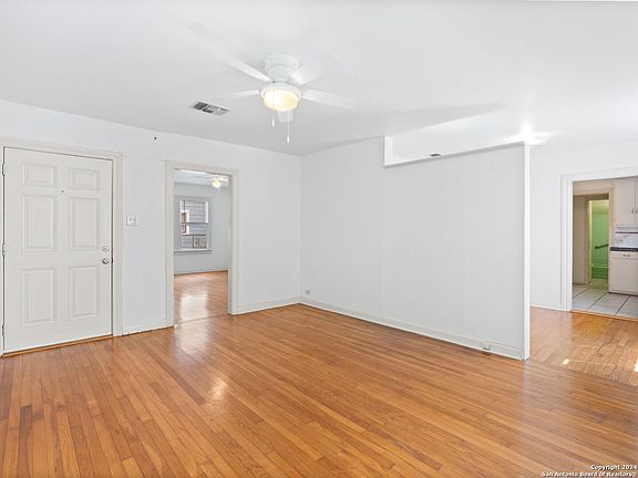 5th image of 838 E MAGNOLIA AVE