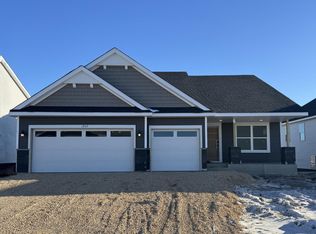 1922 Ironwood Dr, Carver, MN 55315