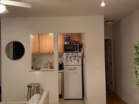 4th image of 121 W 75th St APT 1B