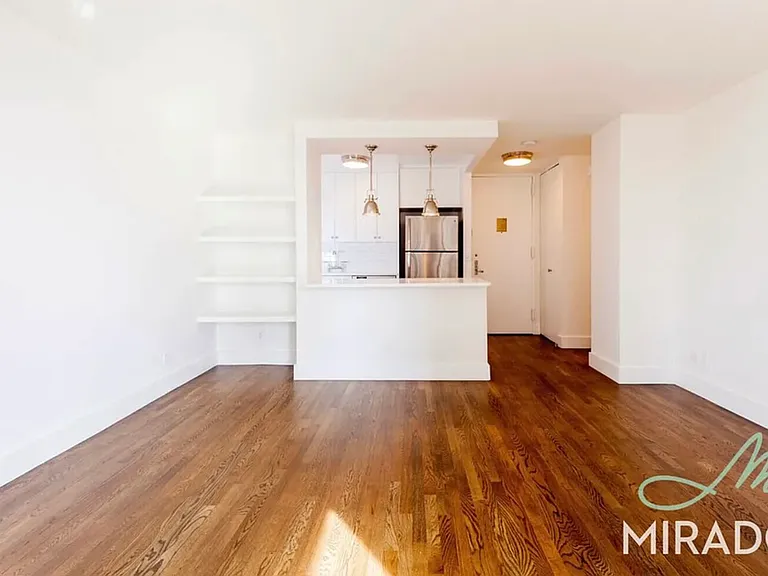 330 E 39th St #35R — Photo 2