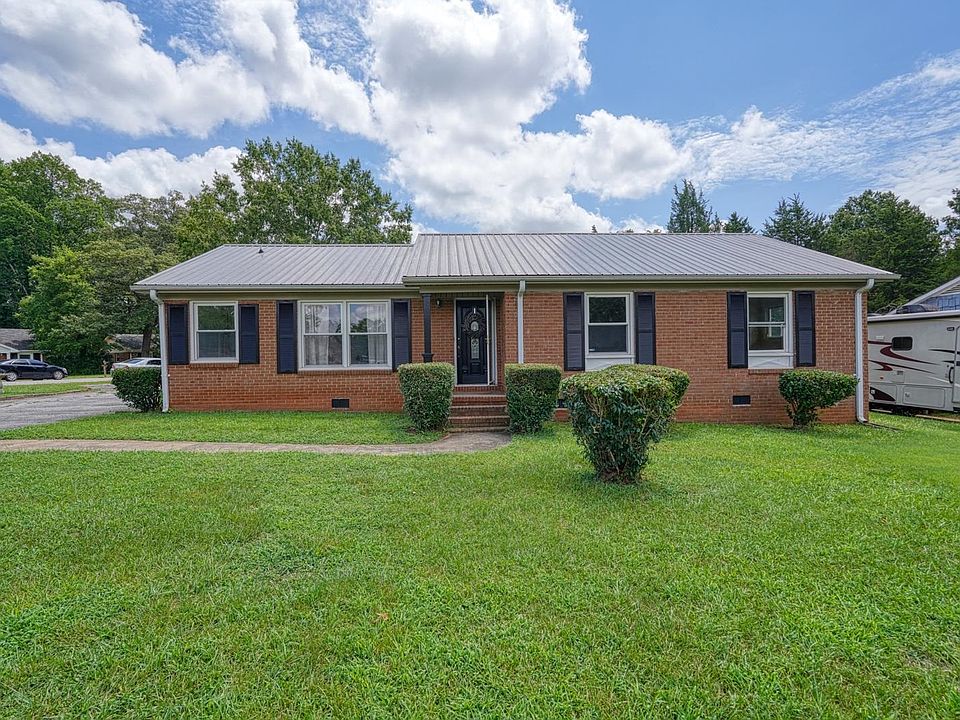 1st image of 411 Vanderbilt Rd
