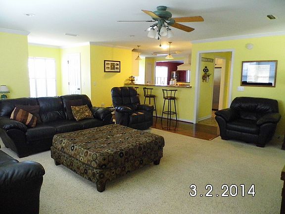 Large Family Room with breakfast bar
						:
						Lots of natural light!