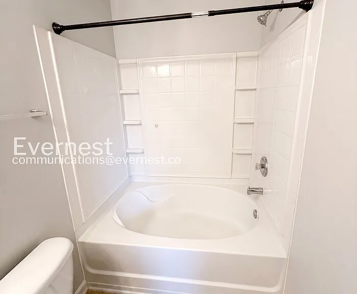 8640 Thomas Ln — Photo 9