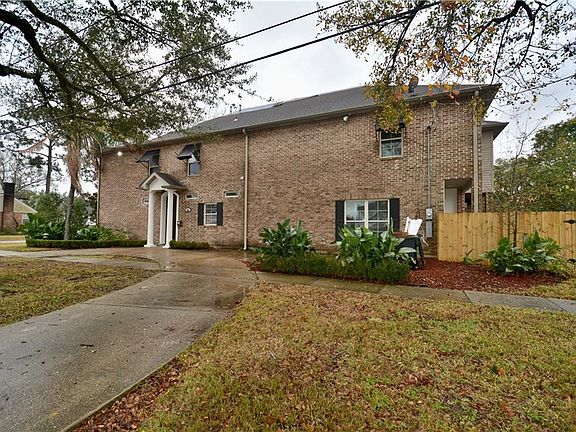 3rd image of 802 Severn Pl