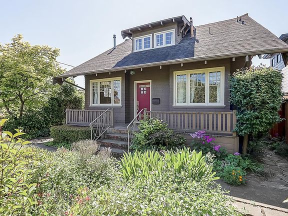 4th image of 215 Burlingame Ave