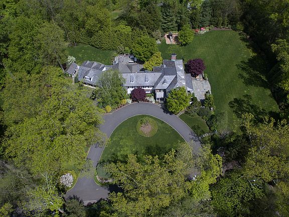 3rd image of 18 Cedarwood Dr