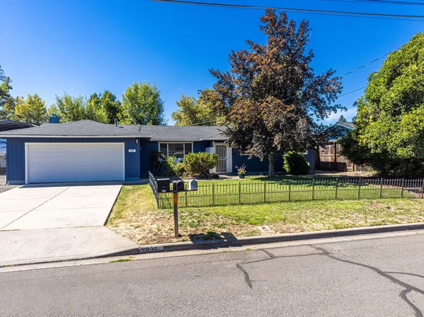 832 La Loma Dr, Medford, OR 97504