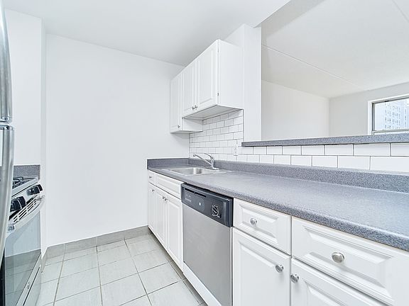 3rd image of 304 W 117th St APT 7B