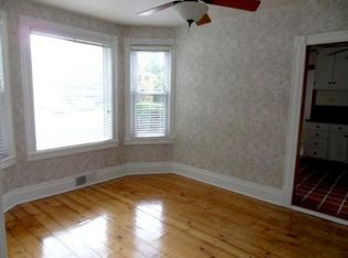202 N 3rd St #1, Geneva, IL 60134