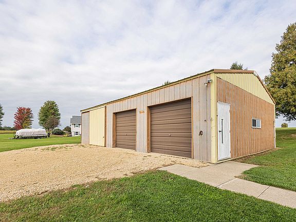 3rd image of 3677 Tower Ln