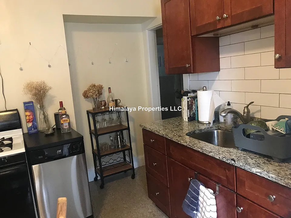 48 Winthrop St #A1