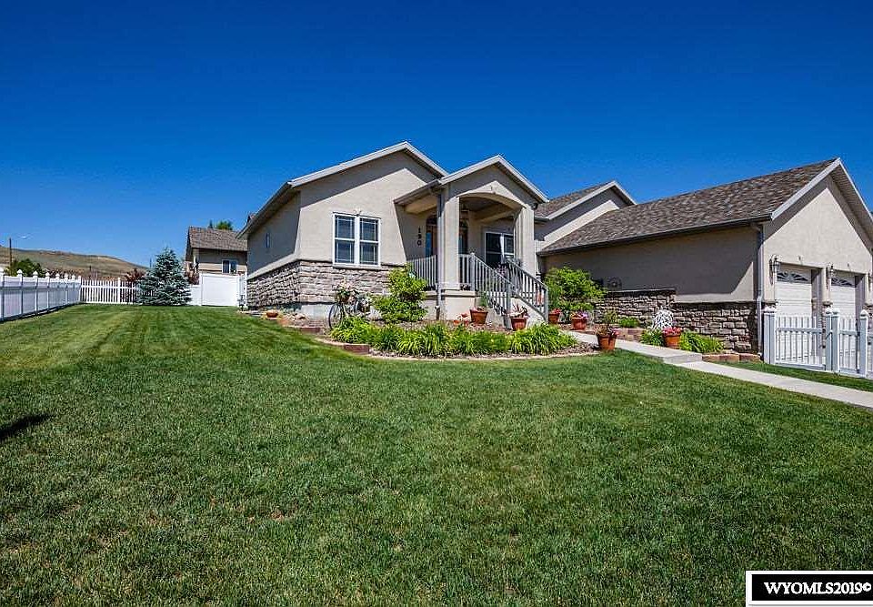 1st image of 190 Pheasant Dr