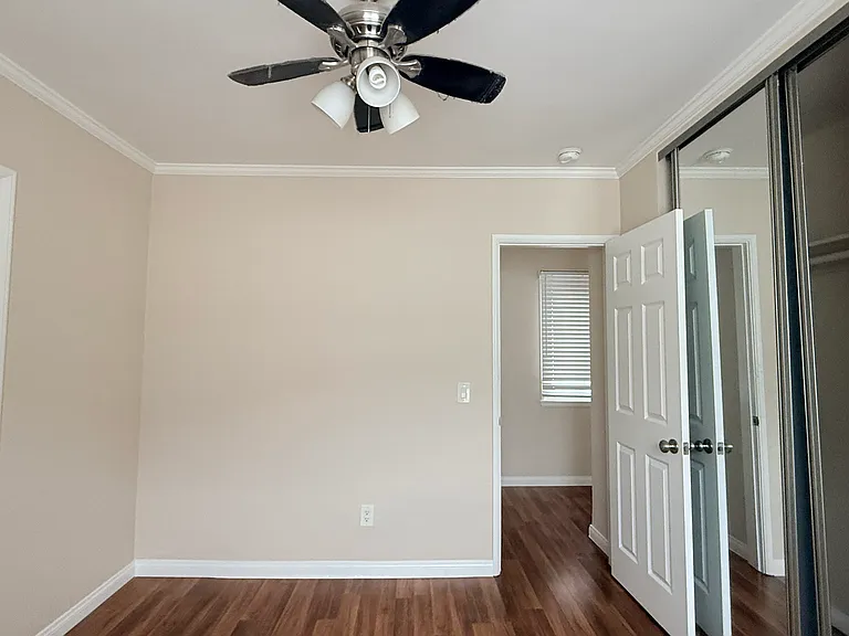 4112 W Victory Blvd — Photo 12