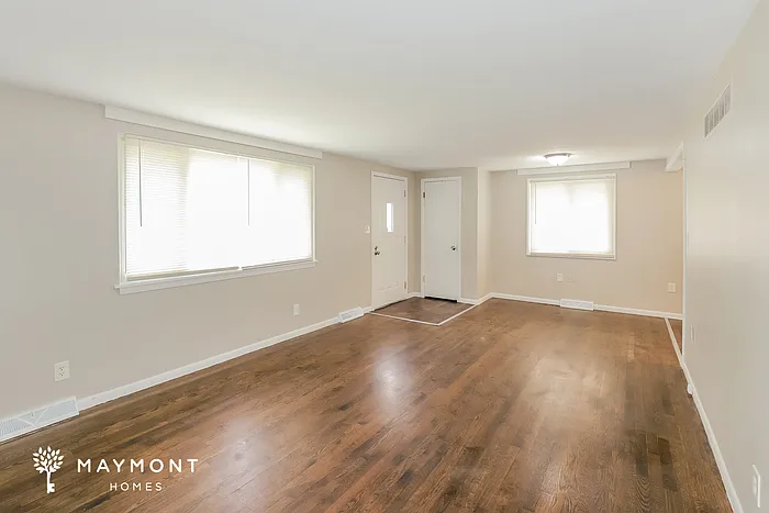 3 bed, 1.0 bath, 1360 sqft, $1,695 — Photo 4