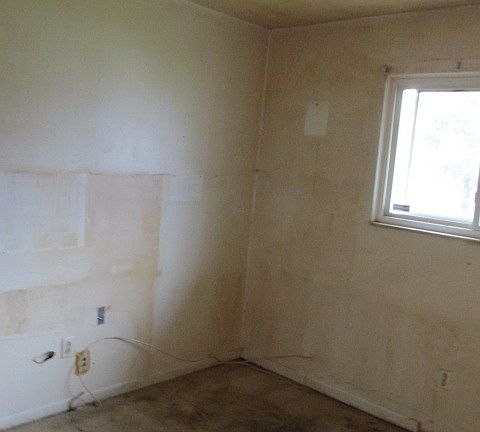 3rd image of 728 Laurel Ln