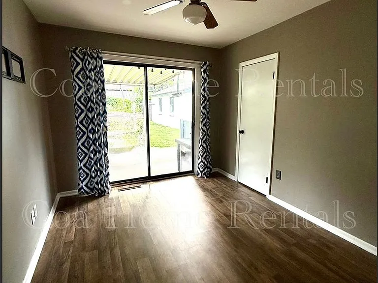 535 S Derby Ave — Photo 12