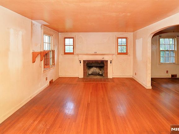 4th image of 125 Eastview Ave