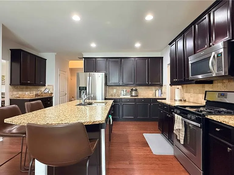 1810 Kingsbridge Ct — Photo 8
