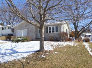 1870 Glendale Ct, Dubuque, IA 52001