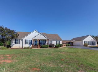 1121 Knights Ridge Dr, Rutledge, GA 30663