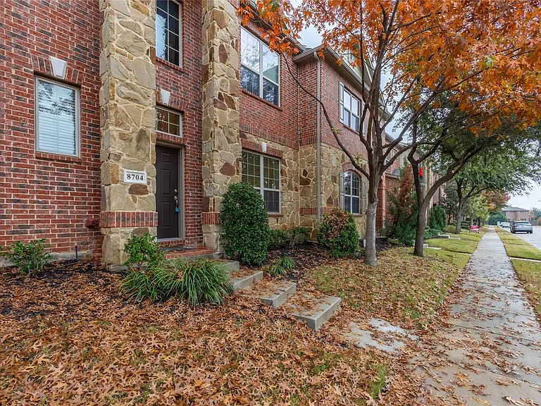 8704 Iron Horse Dr — Photo 2