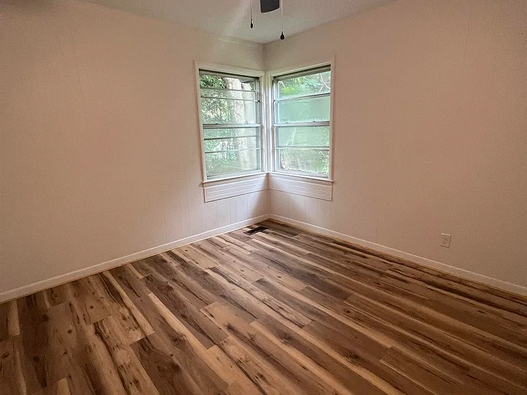 905 Lynn Dale Ln — Photo 9