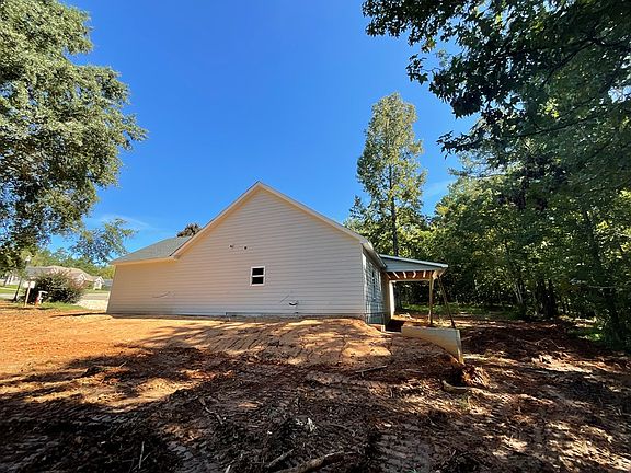 4th image of 140 Arlington Ct