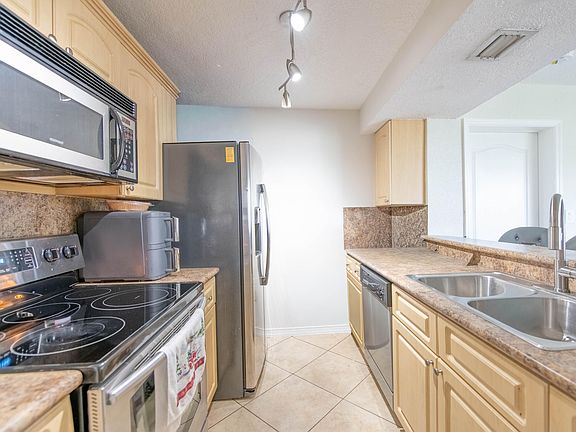 3rd image of 6995 NW 186th St APT E508