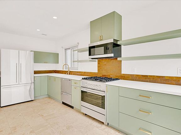 3rd image of 210 S Hamilton Dr APT 4