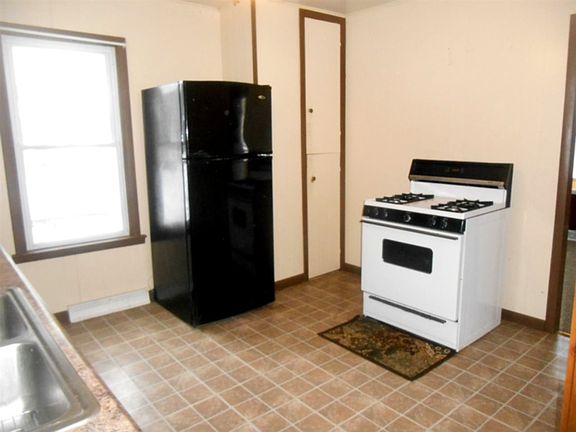 5th image of 35 Malby Ave