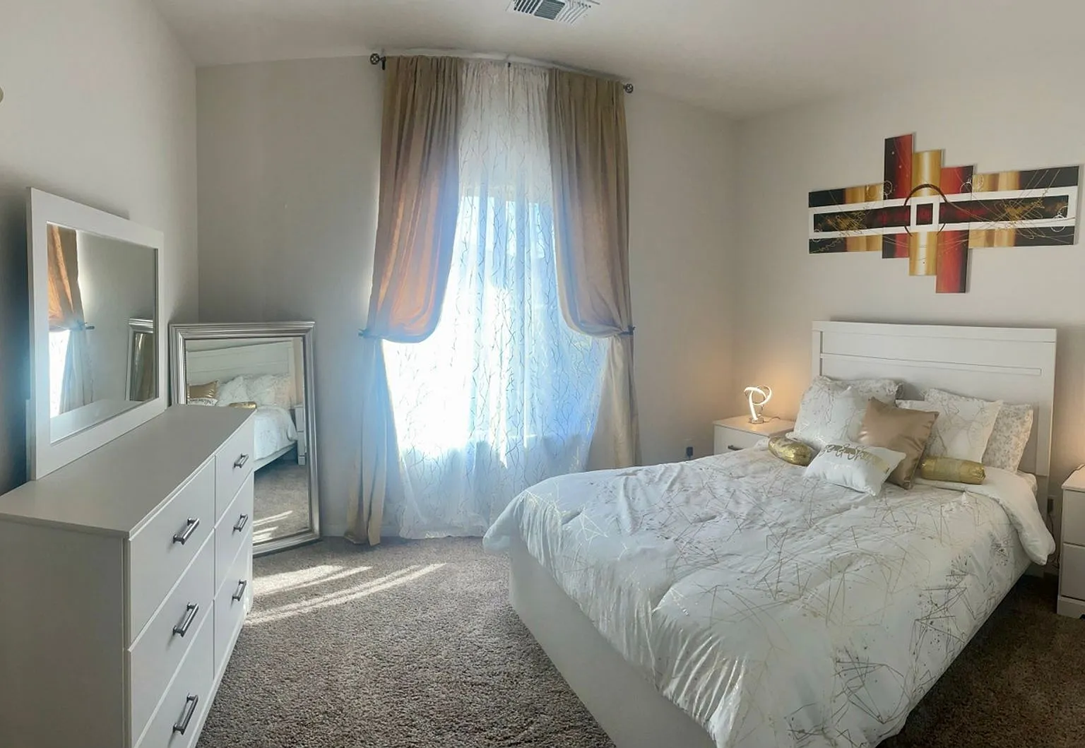Spacious 3BR 3BA House in Bakersfield — Photo 4