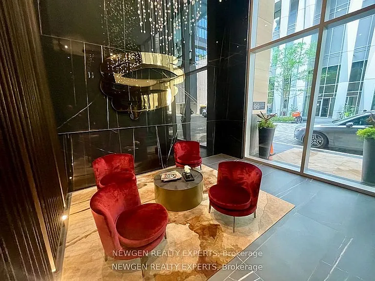 11 Yorkville Ave #3610 — Photo 9