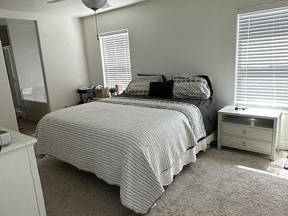 4th image of 1358 E White Hollow Ln