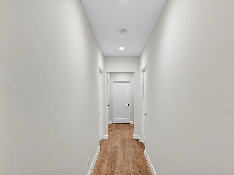 4711 Tyrone Ave — Photo 19