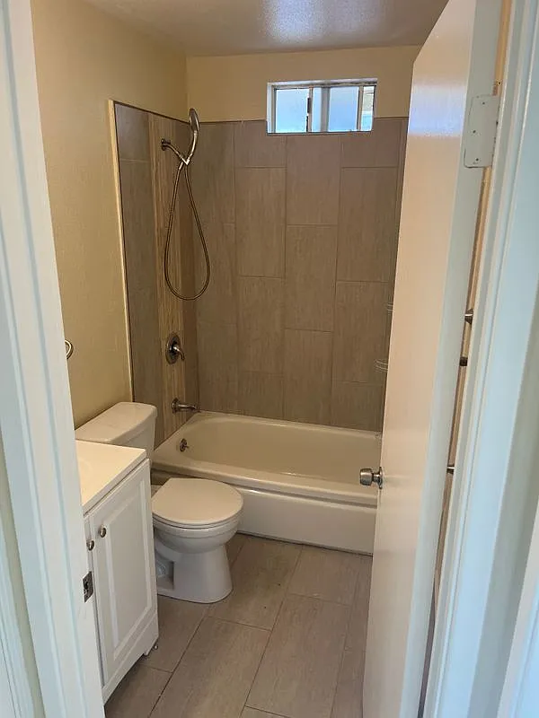 2 bed, 1.0 bath, 825 sqft, $2,300 — Photo 4