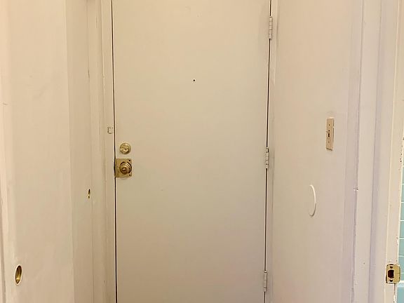4th image of 1970 N 18th Ave #20