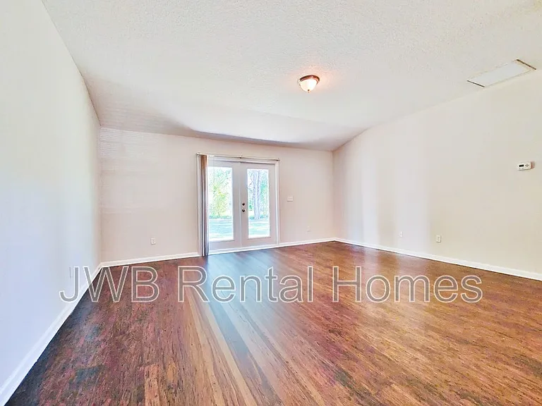 6221 Lamar Dr E — Photo 6