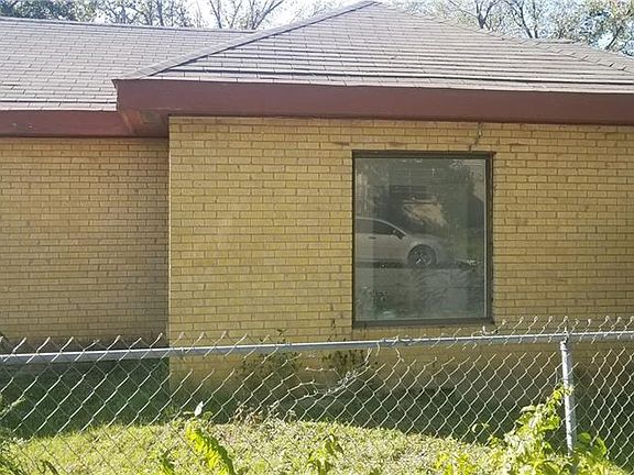 3rd image of 4337 Meadowbrook Dr