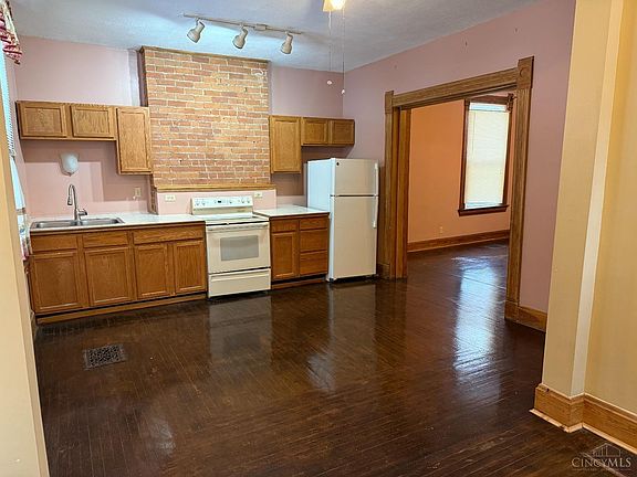 5th image of 1030 Academy Ave