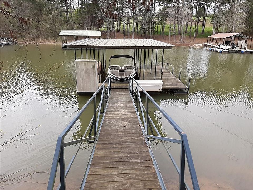 1st image of 220 Lake Breeze Ln