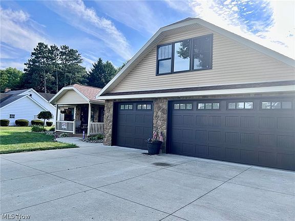 2nd image of 142 21st St SE
