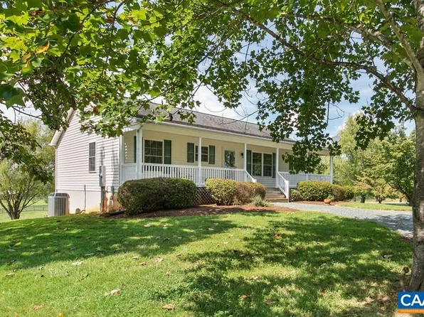 2033 Rolling Rd S, Scottsville, VA 24590