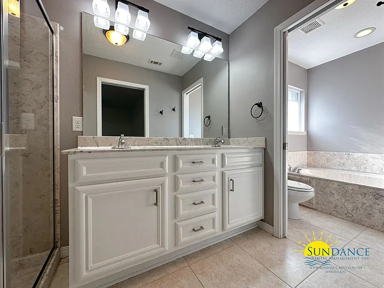 1588 Venice Ave — Photo 12