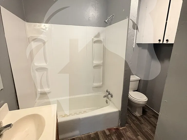 1123 Holly St — Photo 7