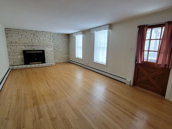2nd image of 133 N Carlisle St