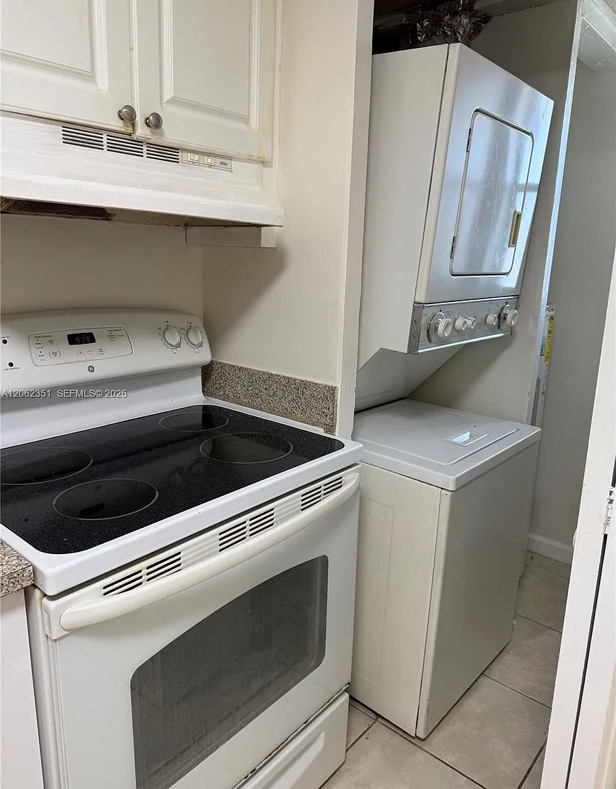 Versailles Gardens Condo — Photo 4