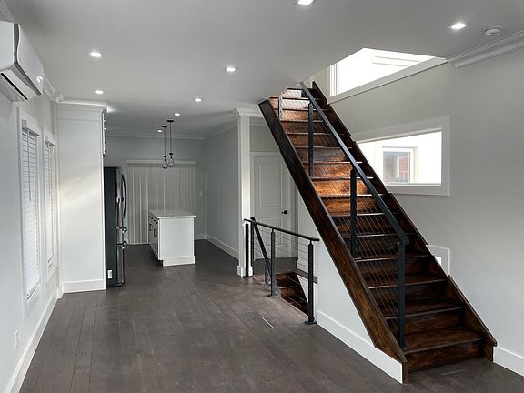4th image of 93 Skidmore Ln #93