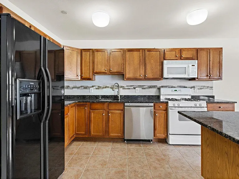 117 Logan Ave — Photo 8