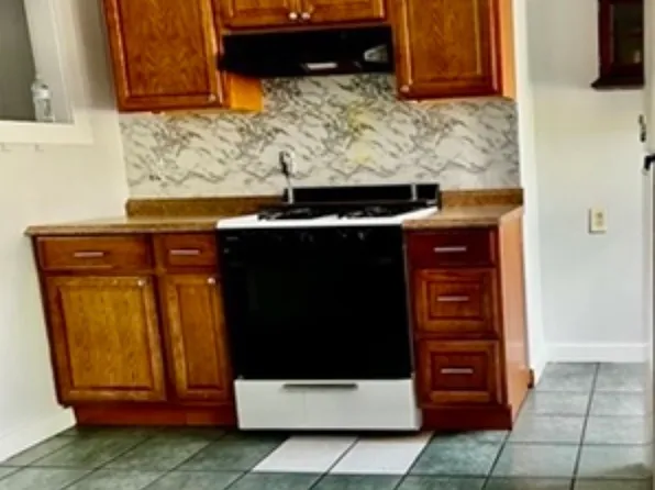 26 Brandon Rd APT 1, Dudley, MA 01571