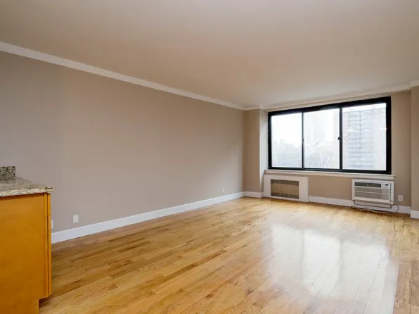 784 Columbus Avenue image 2 of 10